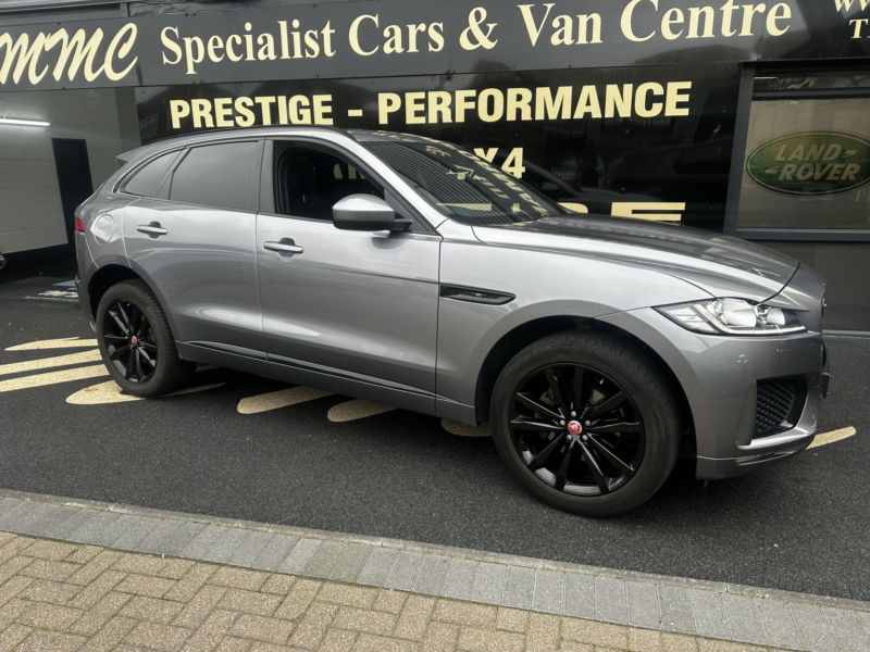 2020 Jaguar F-Pace 2.0 D180 Chequered Flag in Grey — image 1