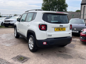 2016 Jeep Renegade 2.0 Renegade My16 2.0 Multijet Ii 140hp 4WD Longitude in White — image 6