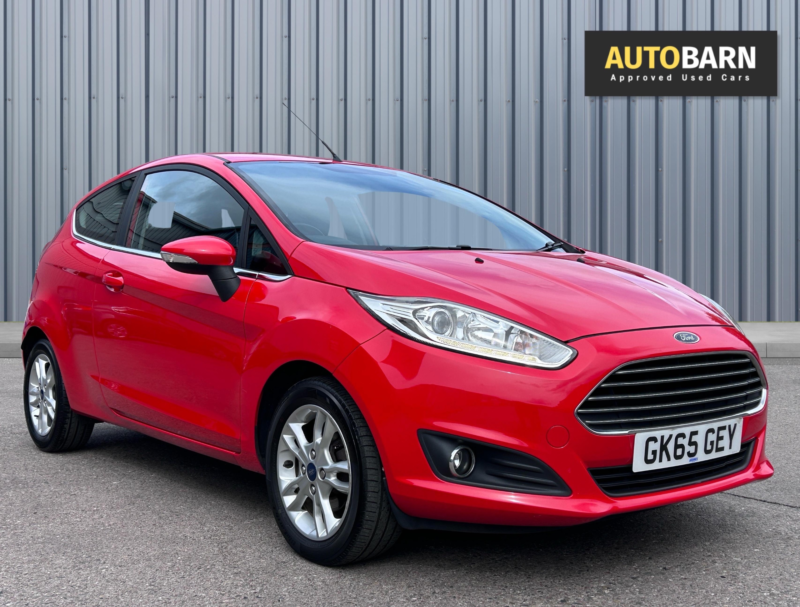 2015 Ford Fiesta 1.25 Zetec Hatchback 3dr Petrol Manual Euro 6 (82 Ps) in Red — image 1