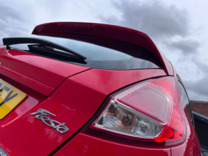2015 Ford Fiesta 1.25 Zetec Hatchback 3dr Petrol Manual Euro 6 (82 Ps) in Red — image 3