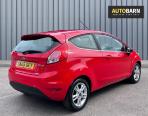2015 Ford Fiesta 1.25 Zetec Hatchback 3dr Petrol Manual Euro 6 (82 Ps) in Red — image 4