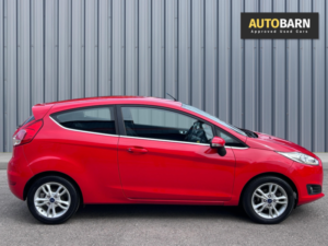 2015 Ford Fiesta 1.25 Zetec Hatchback 3dr Petrol Manual Euro 6 (82 Ps) in Red — image 5