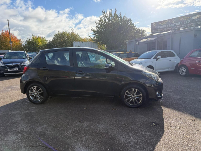 2014 Toyota Yaris 1.33 Dual Vvt-I Icon Euro 5 5dr Euro 5 in Black — image 1