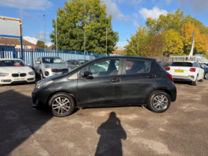 2014 Toyota Yaris 1.33 Dual Vvt-I Icon Euro 5 5dr Euro 5 in Black — image 3