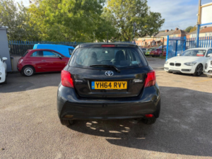 2014 Toyota Yaris 1.33 Dual Vvt-I Icon Euro 5 5dr Euro 5 in Black — image 4