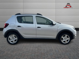 2015 Dacia Sandero Stepway 1.5 Stepway Ambiance Dci 90 in Silver — image 2