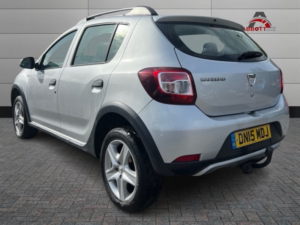 2015 Dacia Sandero Stepway 1.5 Stepway Ambiance Dci 90 in Silver — image 3