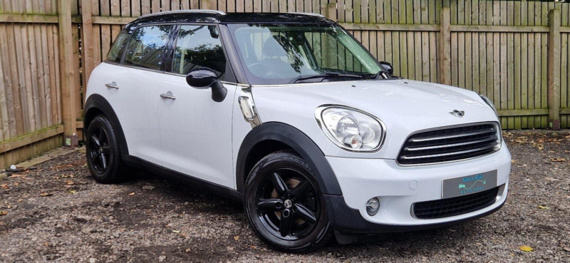 2011 MINI Countryman 1.6 Cooper D Euro 5 (s/s) 5dr in White — image 1