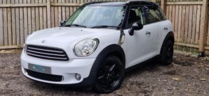2011 MINI Countryman 1.6 Cooper D Euro 5 (s/s) 5dr in White — image 4