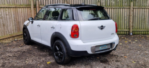 2011 MINI Countryman 1.6 Cooper D Euro 5 (s/s) 5dr in White — image 5