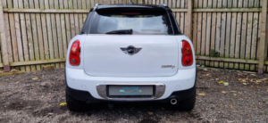 2011 MINI Countryman 1.6 Cooper D Euro 5 (s/s) 5dr in White — image 6