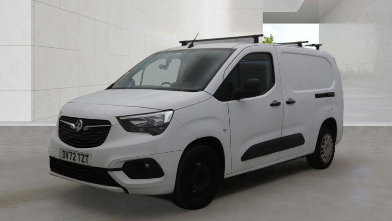 2022 Vauxhall Combo 1.5 Turbo D 2300 Sportive L2 H1 Euro 6 6dr in White — image 1
