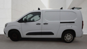 2022 Vauxhall Combo 1.5 Turbo D 2300 Sportive L2 H1 Euro 6 6dr in White — image 2