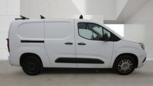 2022 Vauxhall Combo 1.5 Turbo D 2300 Sportive L2 H1 Euro 6 6dr in White — image 5