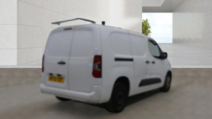 2022 Vauxhall Combo 1.5 Turbo D 2300 Sportive L2 H1 Euro 6 6dr in White — image 6