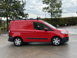 2016 Ford Transit Courier 1.5 Tdci Trend in Red — image 2
