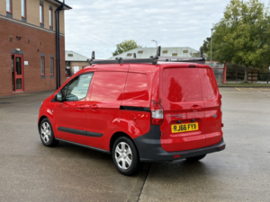2016 Ford Transit Courier 1.5 Tdci Trend in Red — image 4