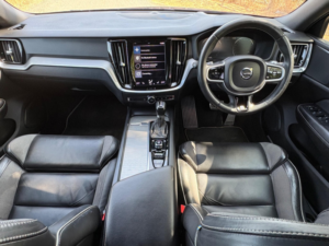 2019 Volvo V60 2.0 T5 R-Design Pro Auto Euro 6 (s/s) 5dr in Black — image 2