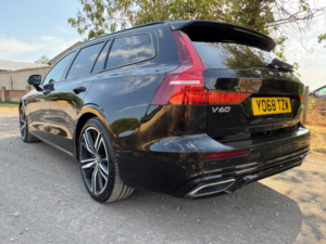 2019 Volvo V60 2.0 T5 R-Design Pro Auto Euro 6 (s/s) 5dr in Black — image 6
