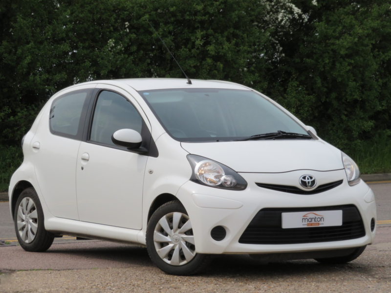 2012 Toyota Aygo 1.0 Ice Hatchback 2012 Automatic 50k in White — image 1