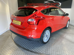 2014 Ford Focus 1.0t Ecoboost Zetec Euro 5 (s/s) 5dr in Red — image 5