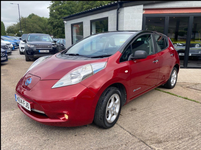 2014 Nissan Leaf 24kwh Visia in Red — image 1