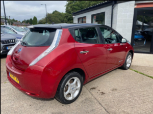 2014 Nissan Leaf 24kwh Visia in Red — image 5