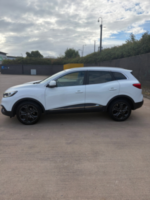 2017 Renault Kadjar 1.2 Tce Dynamique S Nav SUV 5dr Petrol Manual Euro 6 (s/s) (130 Ps) in White — image 2
