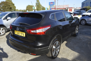 2016 Nissan Qashqai 1.2 Dig-T N-Connecta in Black — image 2
