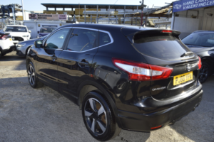 2016 Nissan Qashqai 1.2 Dig-T N-Connecta in Black — image 4