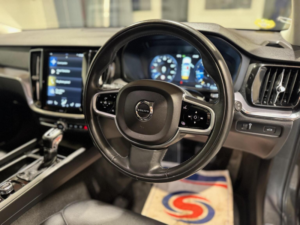 2018 Volvo V60 2.0 D4 Momentum Pro Auto Euro 6 (s/s) 5dr in Grey — image 2