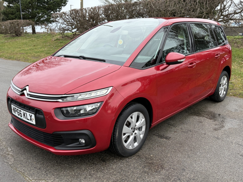 2016 Citroen Grand C4 Picasso 1.6 Bluehdi Touch Edition in Red — image 1