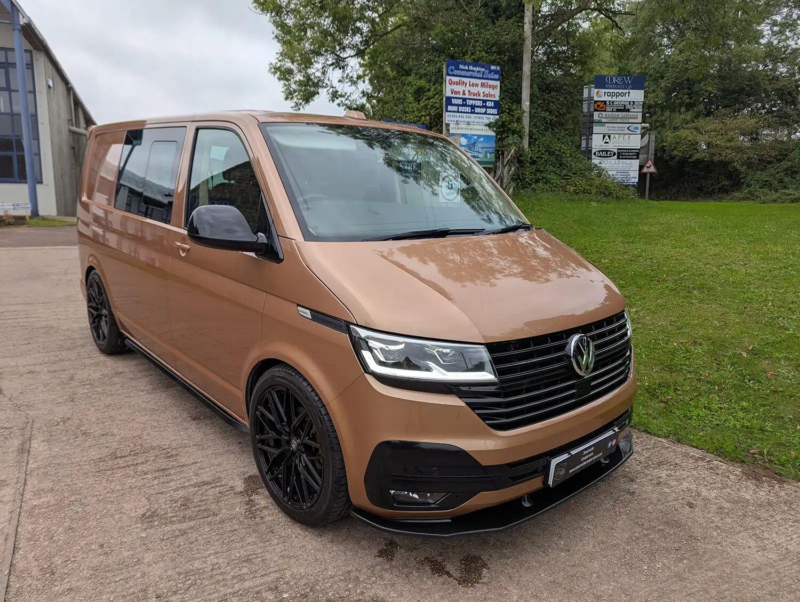 2020 Volkswagen Transporter 2.0 Tdi T30 Highline 150bhp Factory Combi-Van in Bronze — image 1