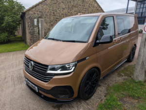 2020 Volkswagen Transporter 2.0 Tdi T30 Highline 150bhp Factory Combi-Van in Bronze — image 2
