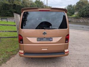 2020 Volkswagen Transporter 2.0 Tdi T30 Highline 150bhp Factory Combi-Van in Bronze — image 5