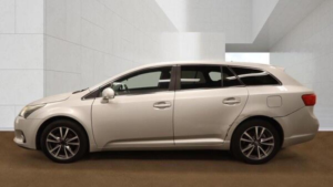 2012 Toyota Avensis 2.0 D-4d Tr Tourer Euro 5 5dr in Silver — image 5