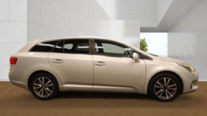 2012 Toyota Avensis 2.0 D-4d Tr Tourer Euro 5 5dr in Silver — image 6