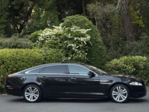 2010 Jaguar Xj 3.0 D V6 Premium Luxury in Black — image 2