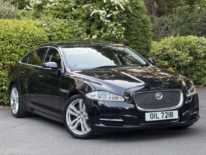 2010 Jaguar Xj 3.0 D V6 Premium Luxury in Black — image 4