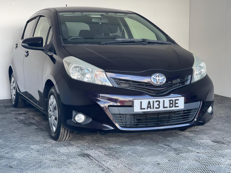 2013 Toyota Yaris 1.33 Dual Vvt-I Tr Multidrive S Euro 5 5dr in Purple — image 1