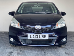 2013 Toyota Yaris 1.33 Dual Vvt-I Tr Multidrive S Euro 5 5dr in Purple — image 2