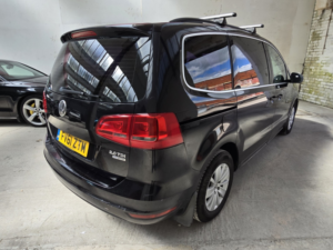 2011 Volkswagen Sharan 2.0 Tdi Bluemotion Tech Se in Black — image 6