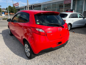 2013 Mazda Mazda2 1.3 Petrol Automatic Smart Edition 2 5dr in Red — image 4