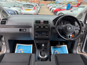 2012 Volkswagen Touran 2.0 Tdi Se DSG Euro 5 5dr in Silver — image 2