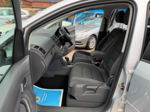 2012 Volkswagen Touran 2.0 Tdi Se DSG Euro 5 5dr in Silver — image 4