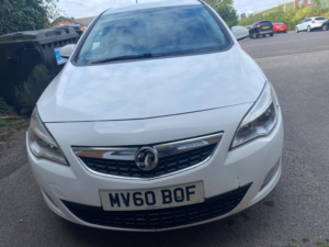 2011 Vauxhall Astra 1.4 16v Exclusiv Euro 5 5dr in White — image 3