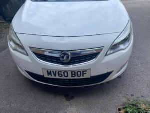 2011 Vauxhall Astra 1.4 16v Exclusiv Euro 5 5dr in White — image 4