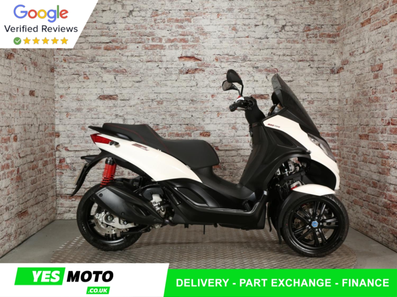 2020 Piaggio Mp3 300 Hpe Sport in White — image 1