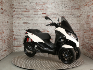 2020 Piaggio Mp3 300 Hpe Sport in White — image 3
