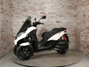 2020 Piaggio Mp3 300 Hpe Sport in White — image 5